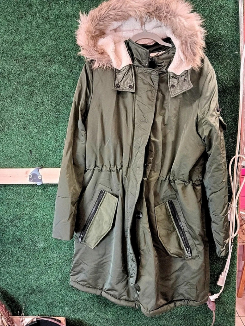 Banana Republic Women's Olive Faux-Fur Hooded Puffer Size L